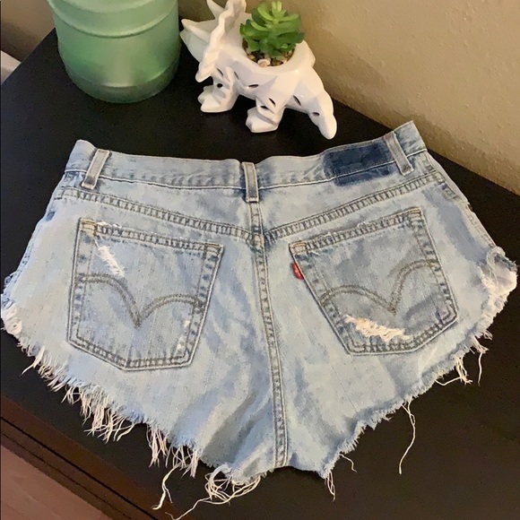 ⚡️SALE⚡️Highwaisted Levi’s Shorts - Picture 4 of 4
